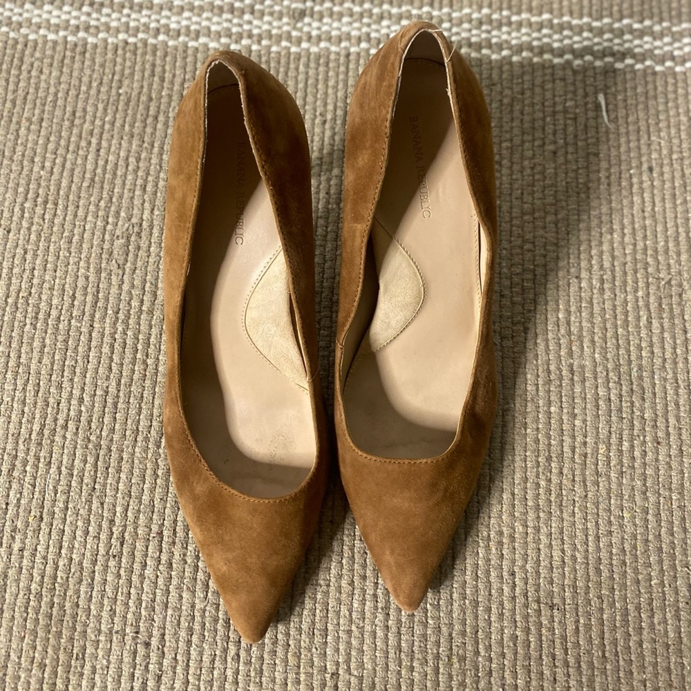 Banana Republic Suede Pointed toe Pump | Size 9